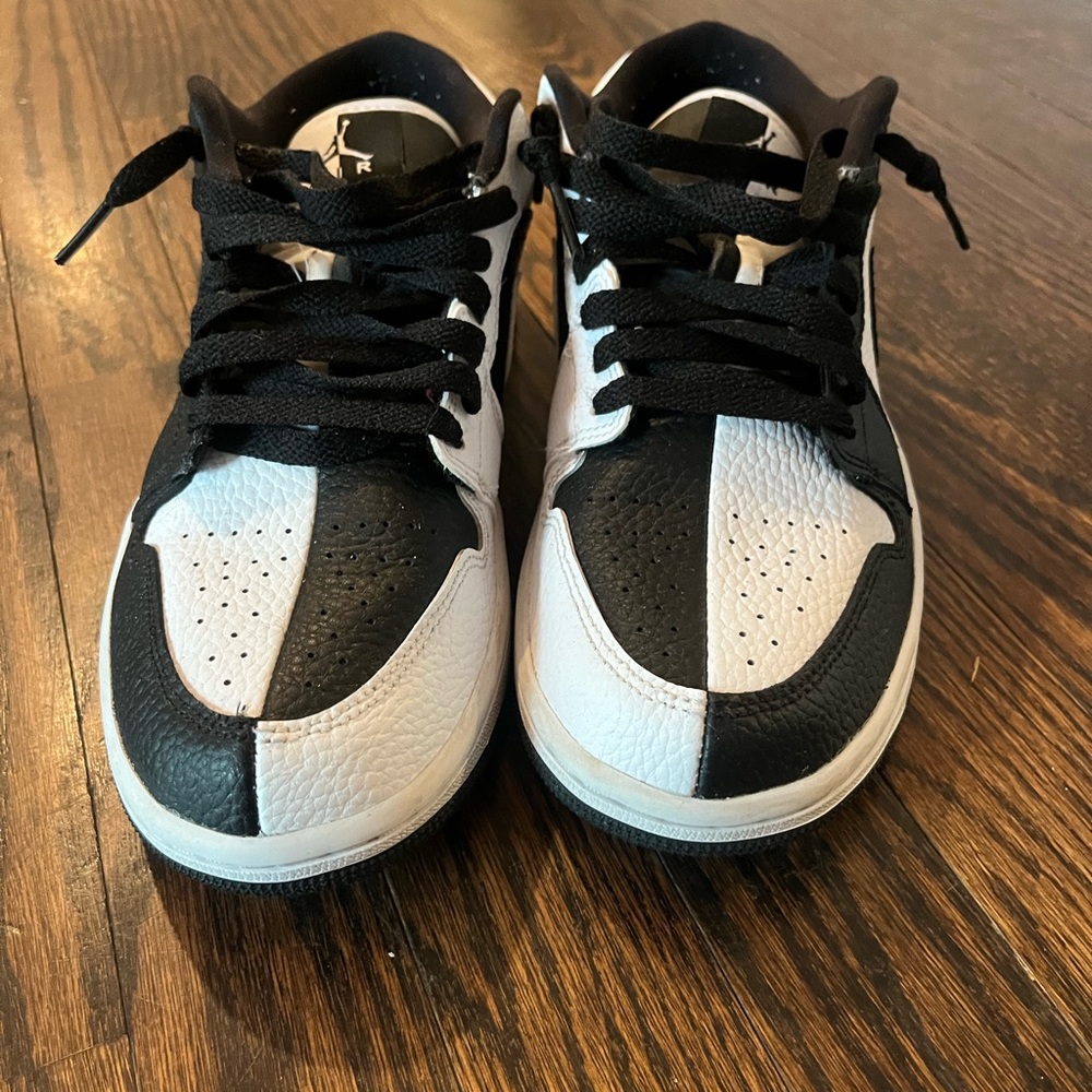 Air Jordan 1 low color white and black size men’s 7 1/2